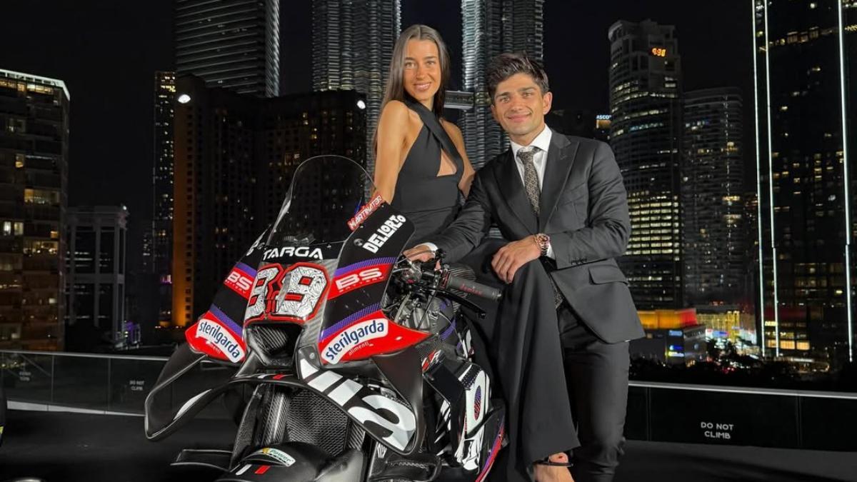 Jorge Martín y su novia, durante la presentación de MotoGP en Kuala Lumpur, este sábado