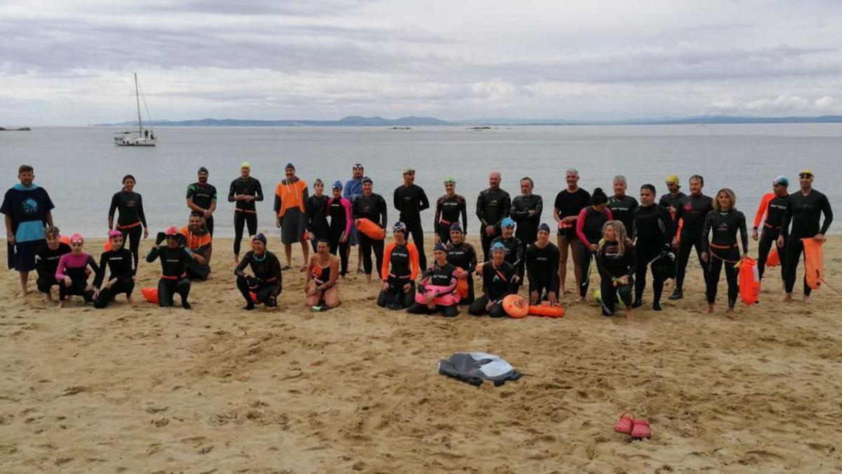 El Club Tintoreres Llançà a la platja de Canyelles | EMPORDÀ