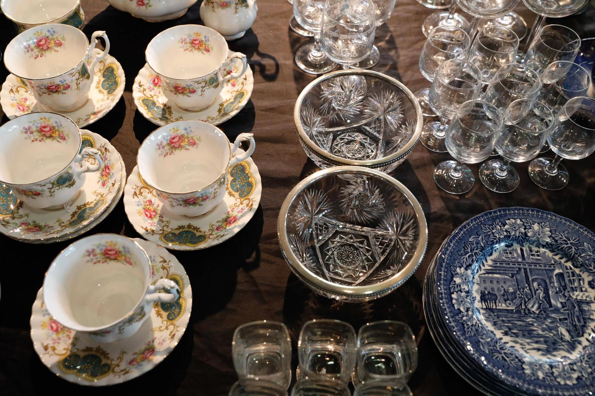 Larga cola en la apertura de la Feria de Antigüedades