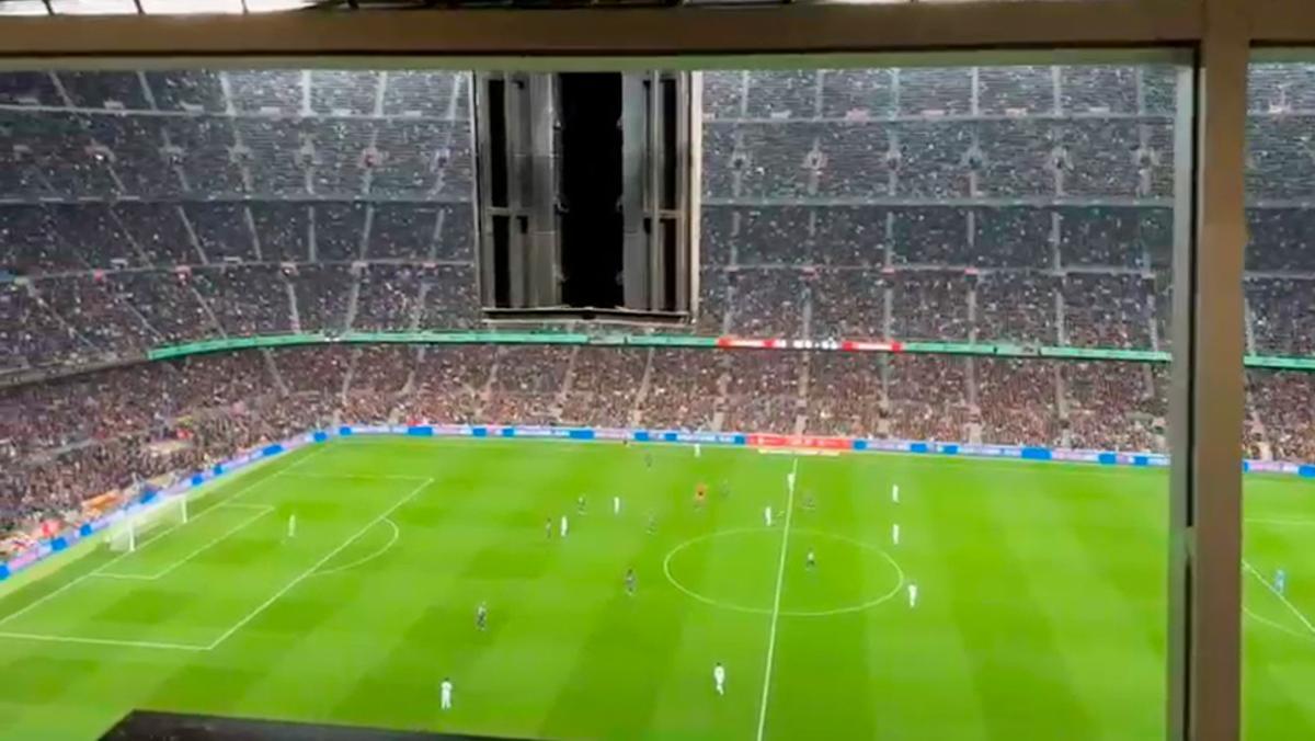 La grada del Camp Nou corea el nombre de Leo Messi