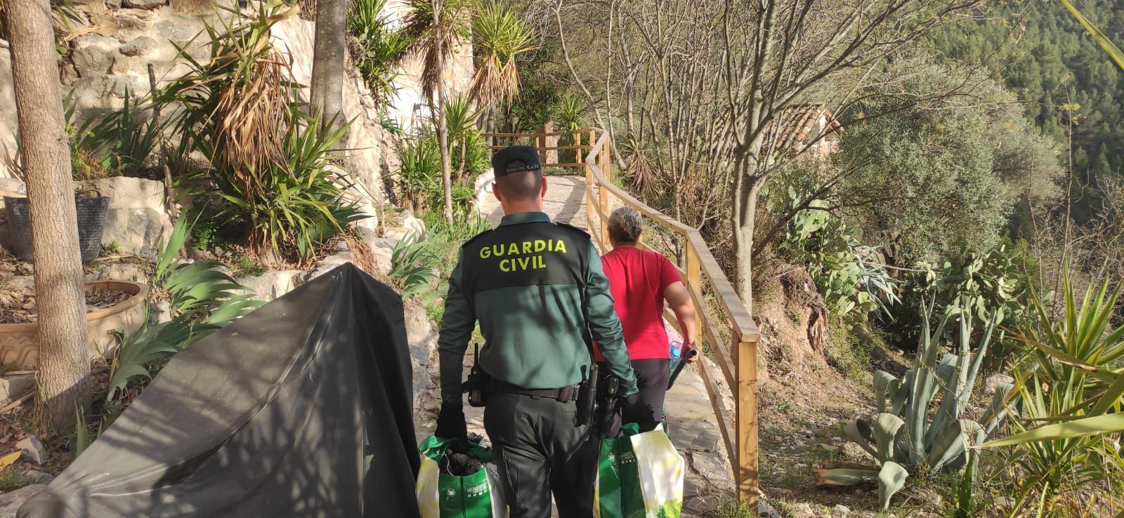 La (casi) normalidad de los vecinos de Villanueva de Viver en su vuelta a casa