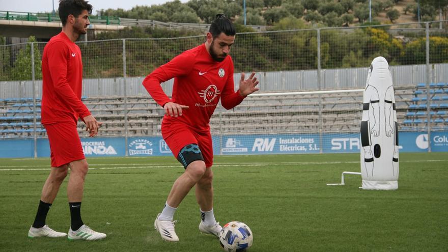 Entrenamiento en su estadio del Ciudad de Lucena.