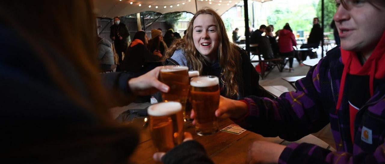 Ambiente en un pub-discoteca de Londres.