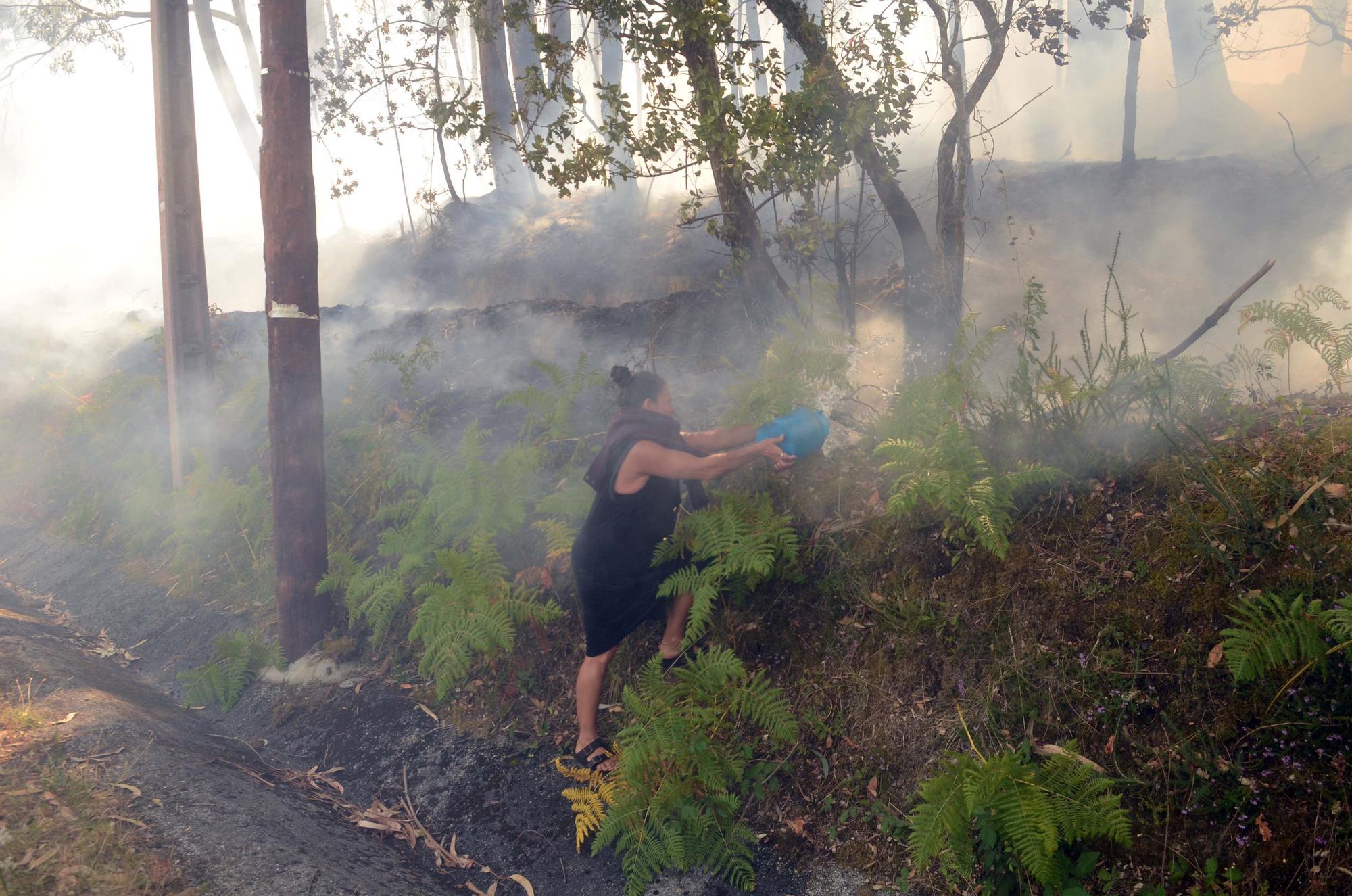 Incendios en Galicia: Vilagarcía y su comarca luchan contra el fuego