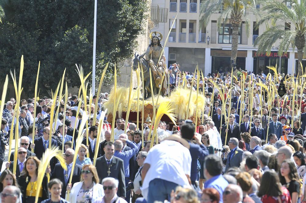 El calor es el gran protagonista en la procesión del Domingo de Ramos en Elche