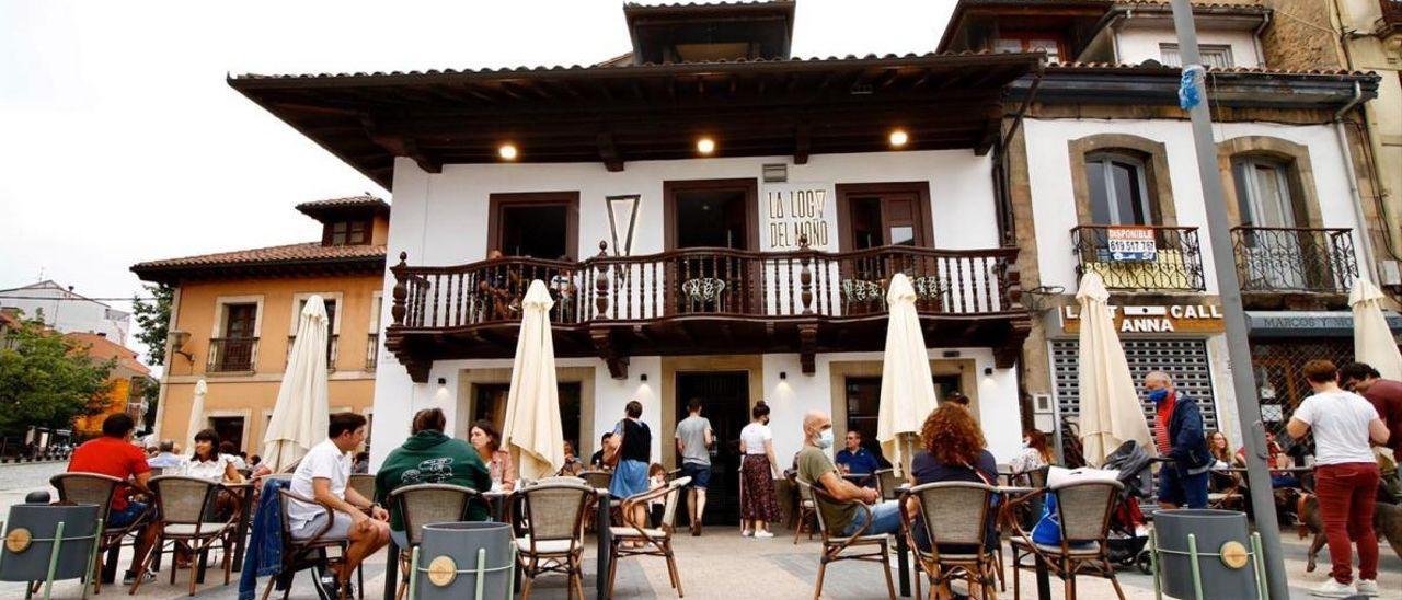 Un negocio de hostelería de la plaza de Les Campes, en una imagen de archivo. | A. I.