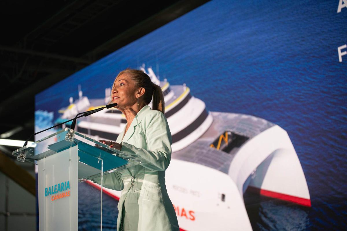 La naviera Baleària Canarias bautiza el nuevo fast ferry Mercedes Pinto