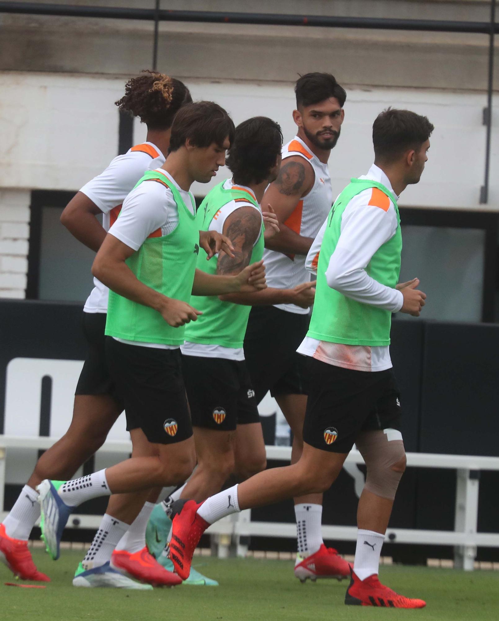 El Valencia CF entrena antes de enfrentarse al Bilbao