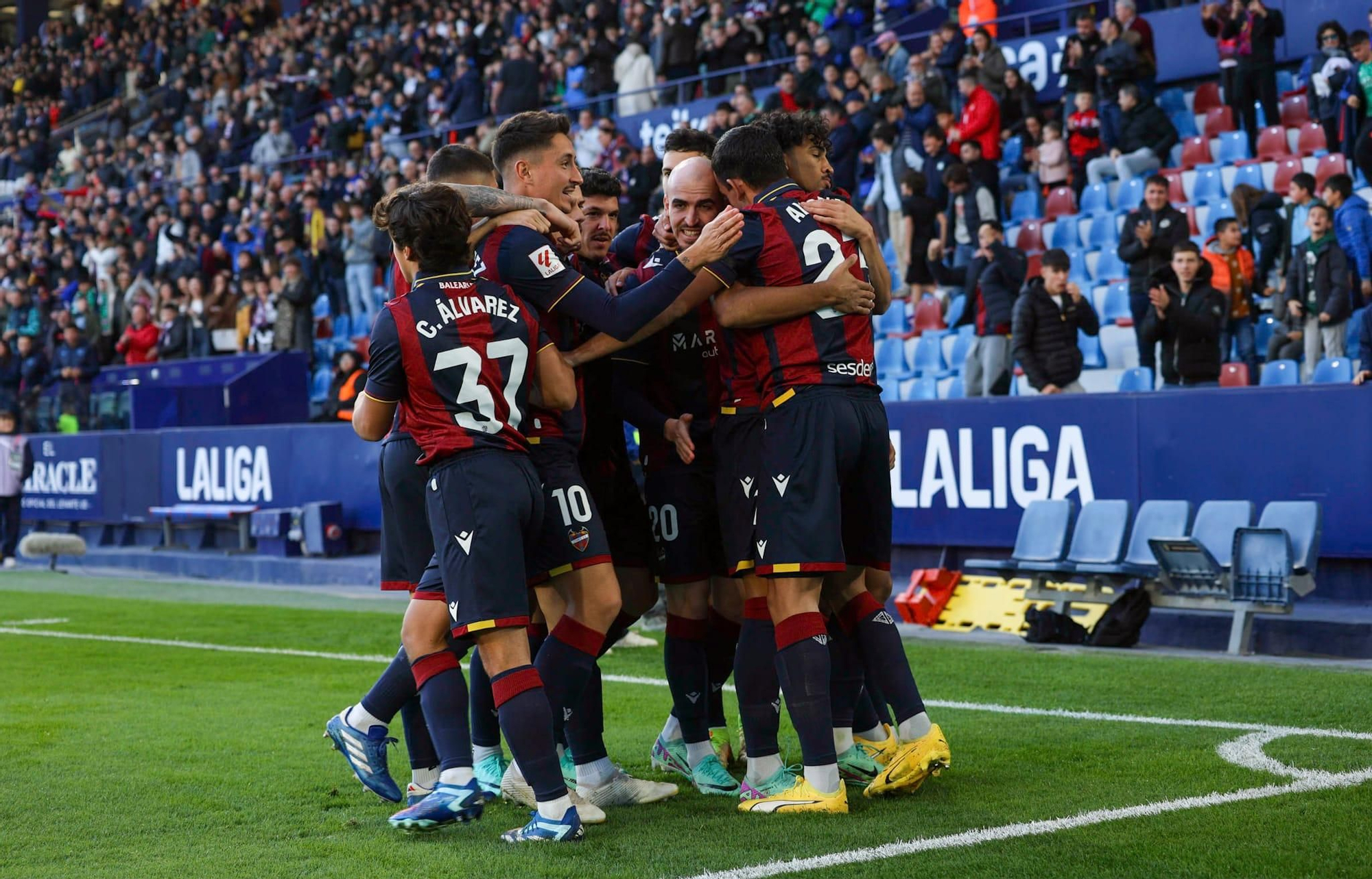 El Levante - Huesca, en imágenes