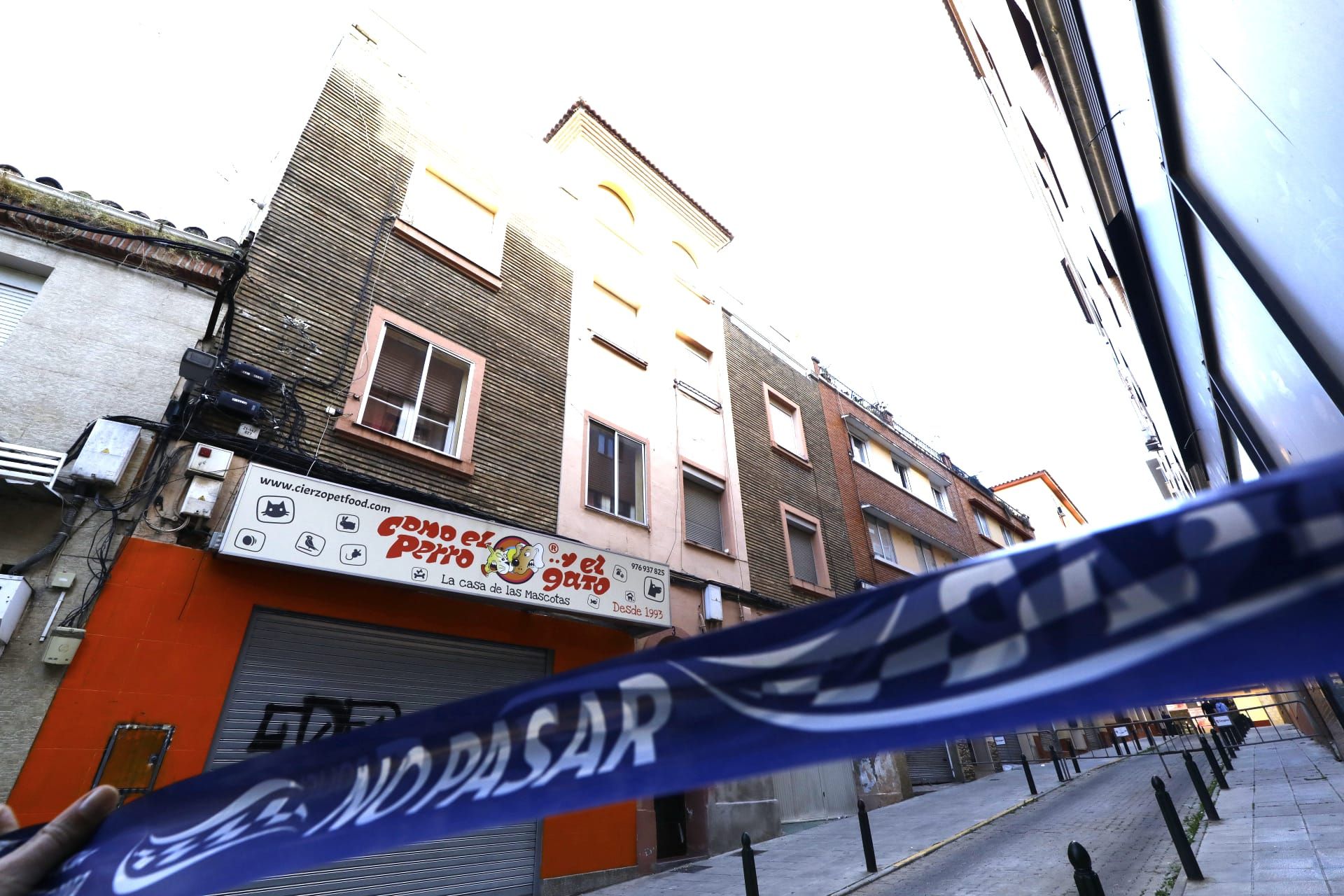 En imágenes | Desalojo de un edifico en Torrero