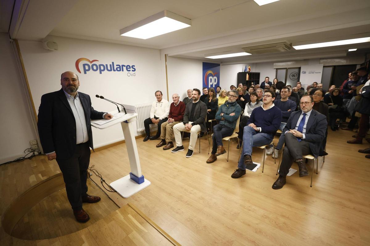 La junta directiva del PP de Oviedo celebrada este lunes.