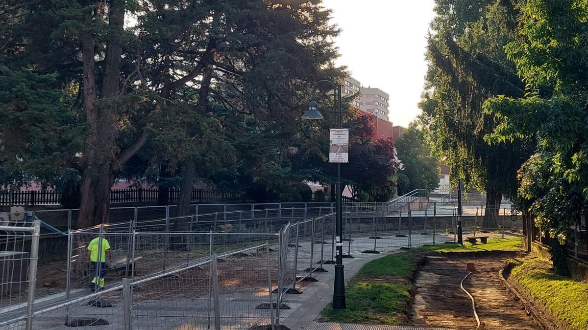 Los trabajos de construcción de las sendas en el paseo de Valle-Inclán ya han arrancado/ FdV