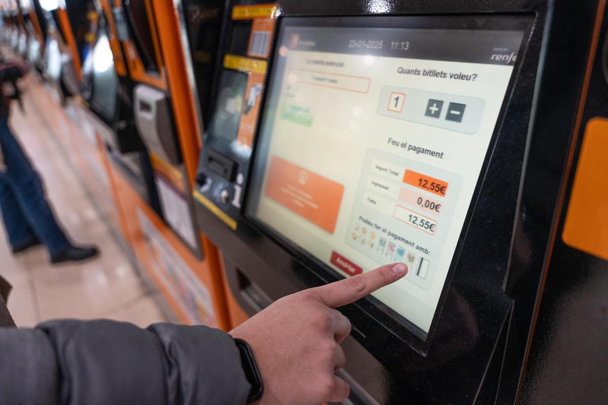 Usuarios del transporte público afrontan la pérdida de la bonificación de los billetes