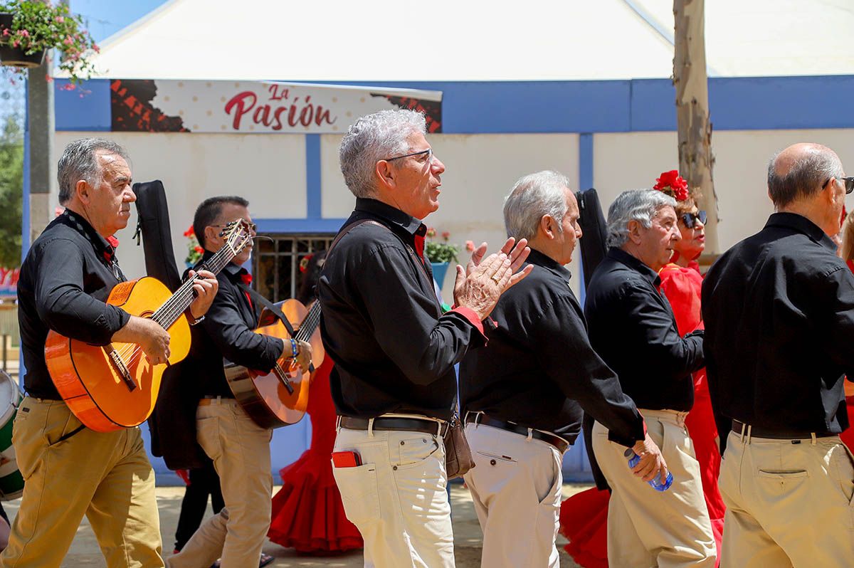 Los coros rocieros ponen la banda sonora al Arenal