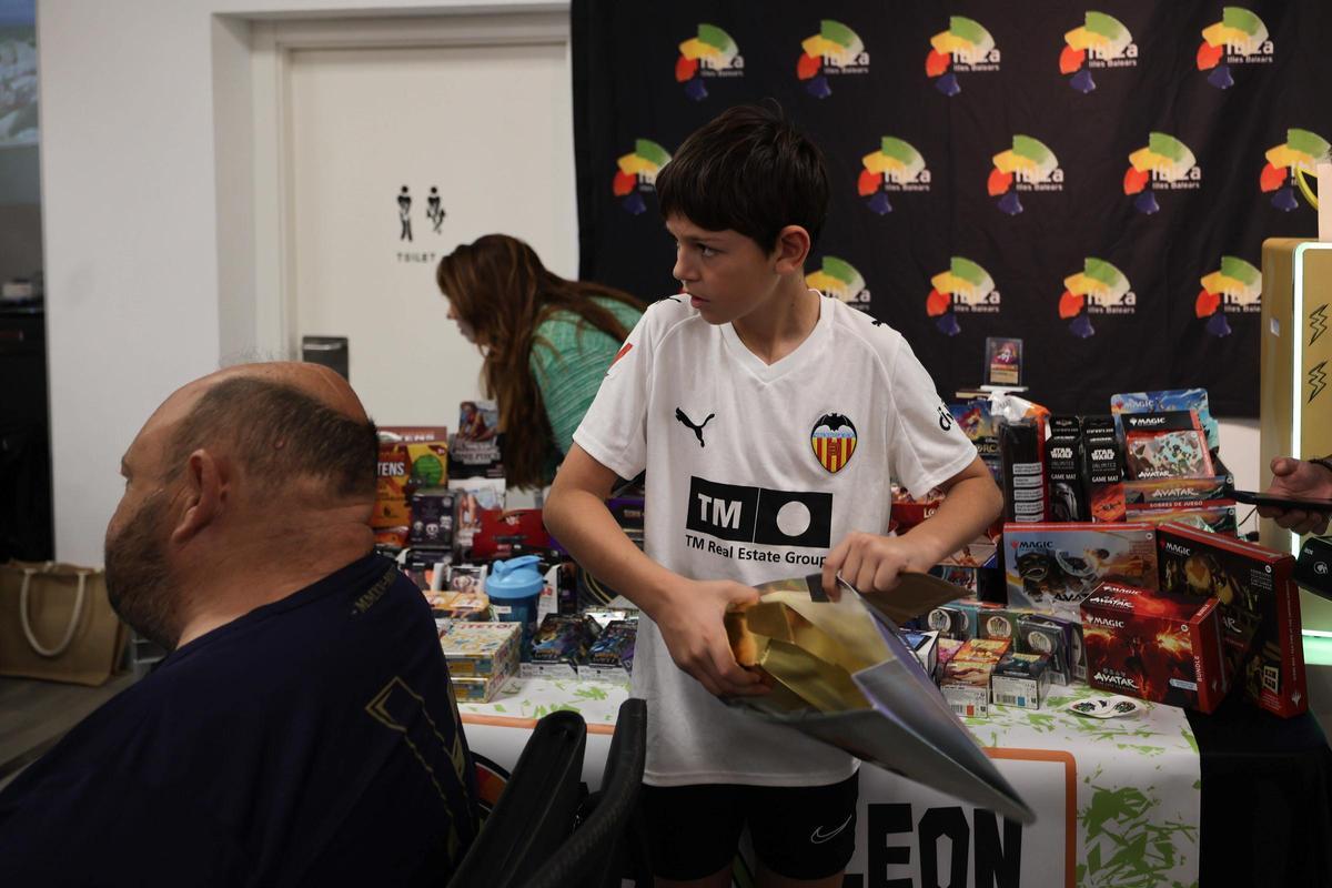 Coleccionismo: todas las imágenes del Ibiza Card Show 2025