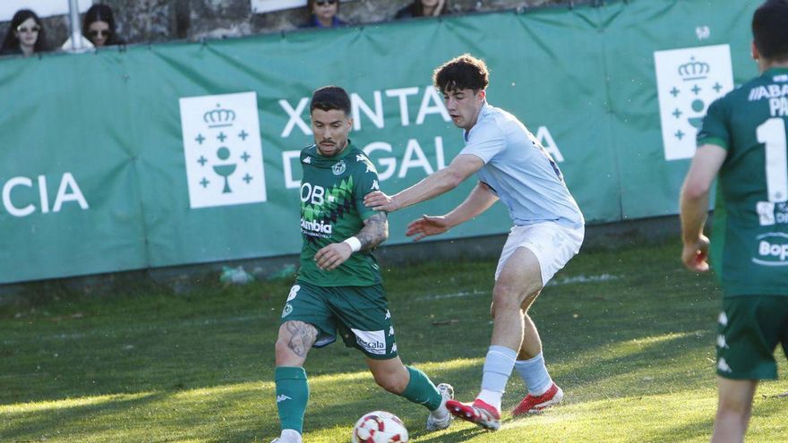 Solar combina con Pascu en un partido frente al Celta Fortuna. | Iñaki Osorio