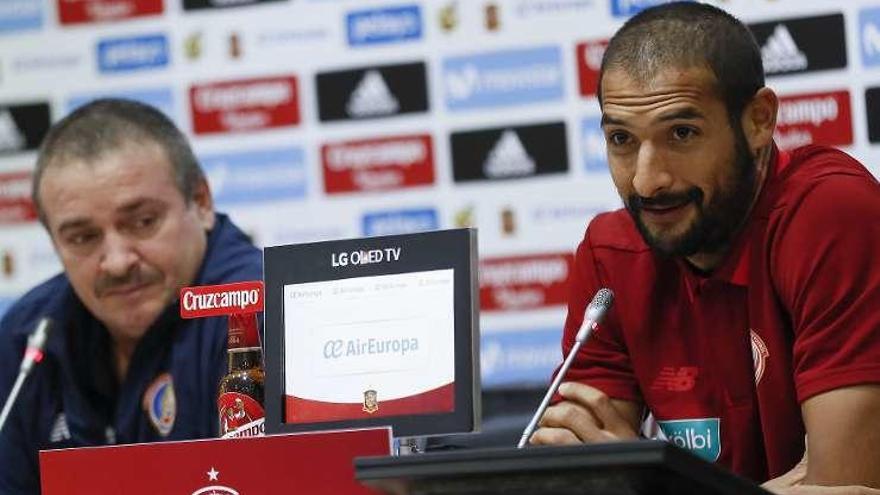 Celso Borges, durante su rueda de prensa de ayer.