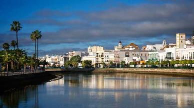 Pueblos clásicos de Huelva en la costa de la fresa