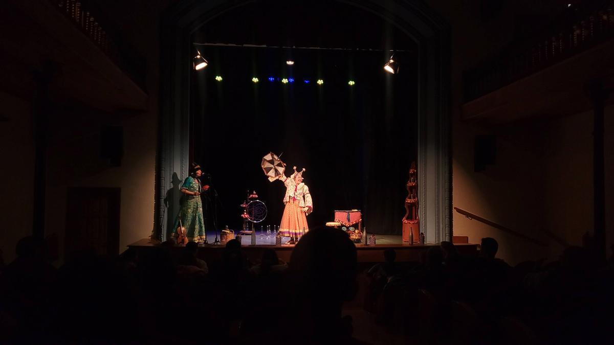 Representación de una obra de teatro en teatro Toreno de Cangas del Narcea.