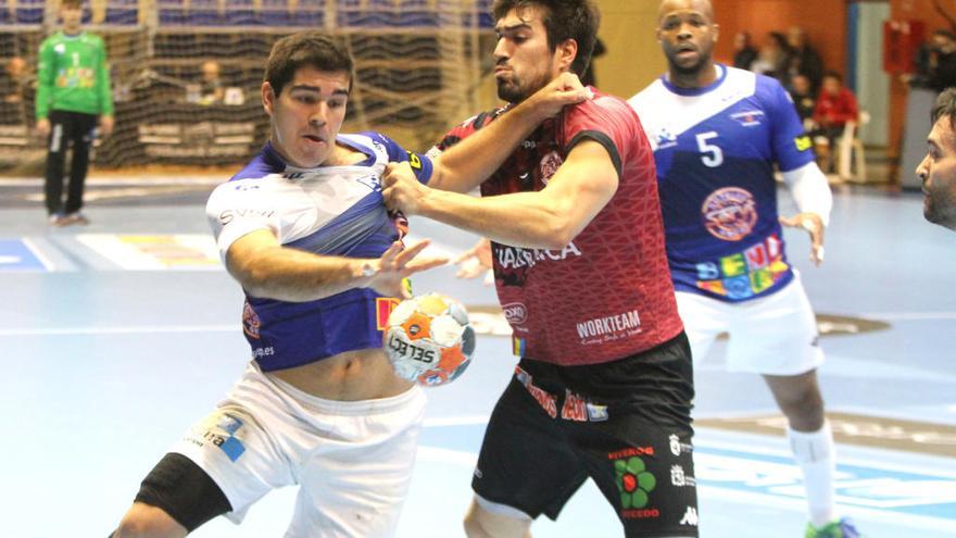 El Ademar León impuso su dinamismo y calidad ayer en su visita al Balonmano Benidorm.