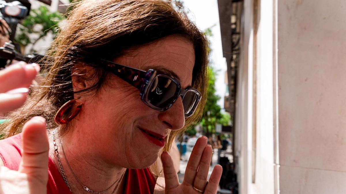 La exconcejal socialista Leire Díez a su llegada a la sede del PSOE en Ferraz