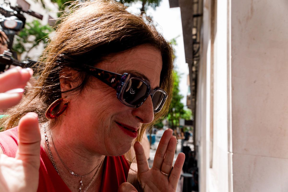 Leire Díez se da de baja del PSOE tras dos horas de interrogatorio en Ferraz