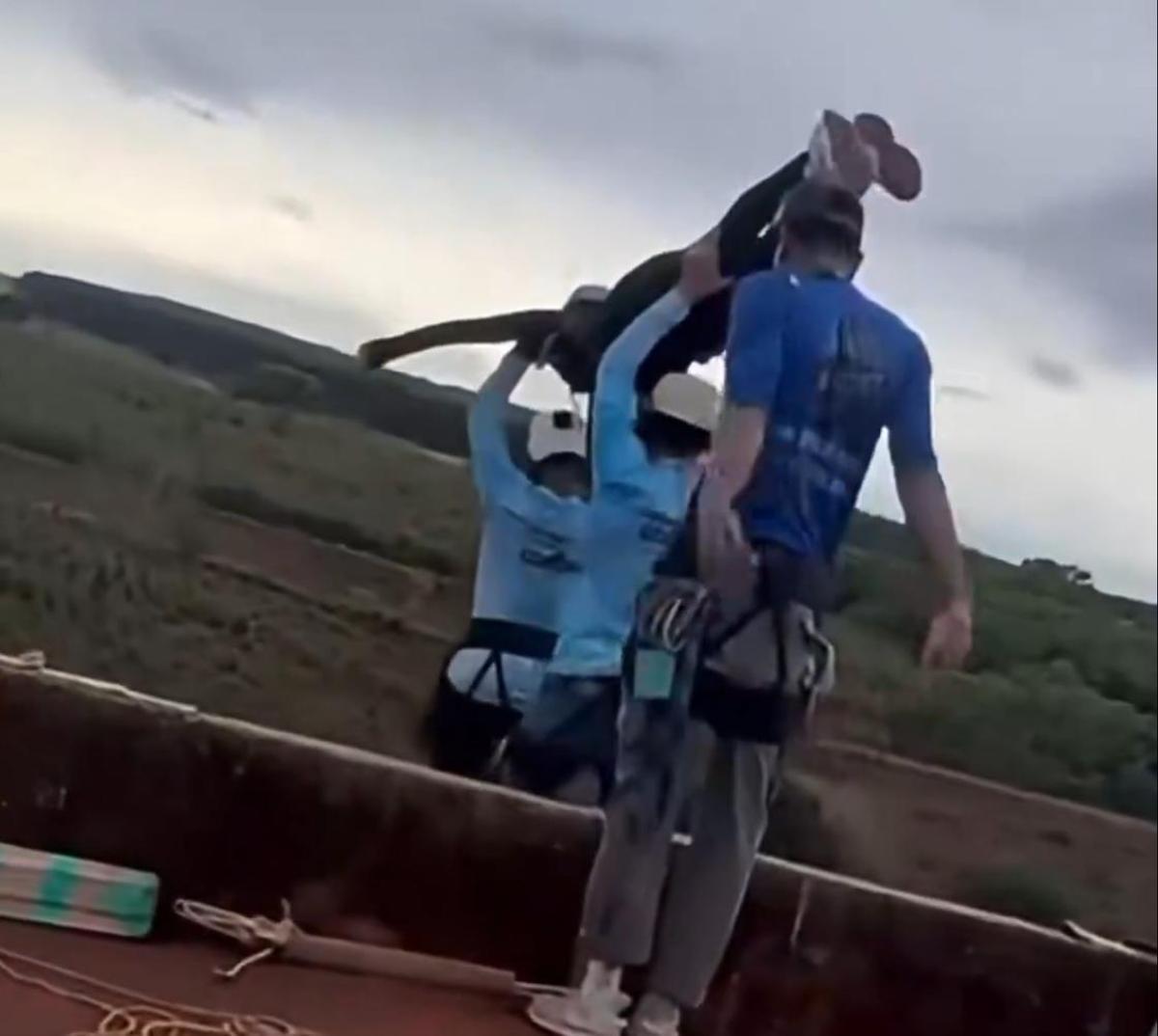 Muere una mujer cuando hacía puenting tras ser arrojada accidentalmente sin cuerda en Brasil