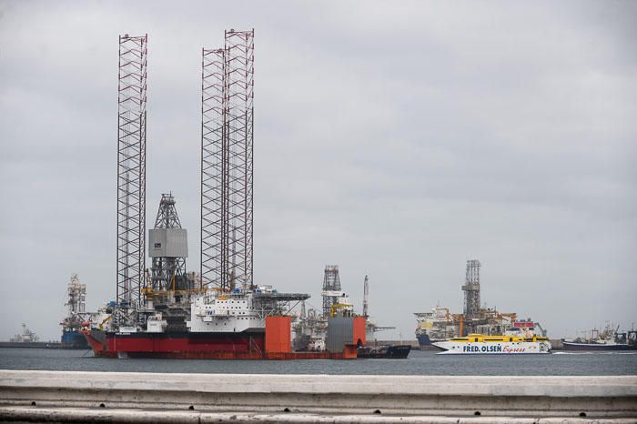 BARCO TRASPORTADOR DE PLATAFORMAS