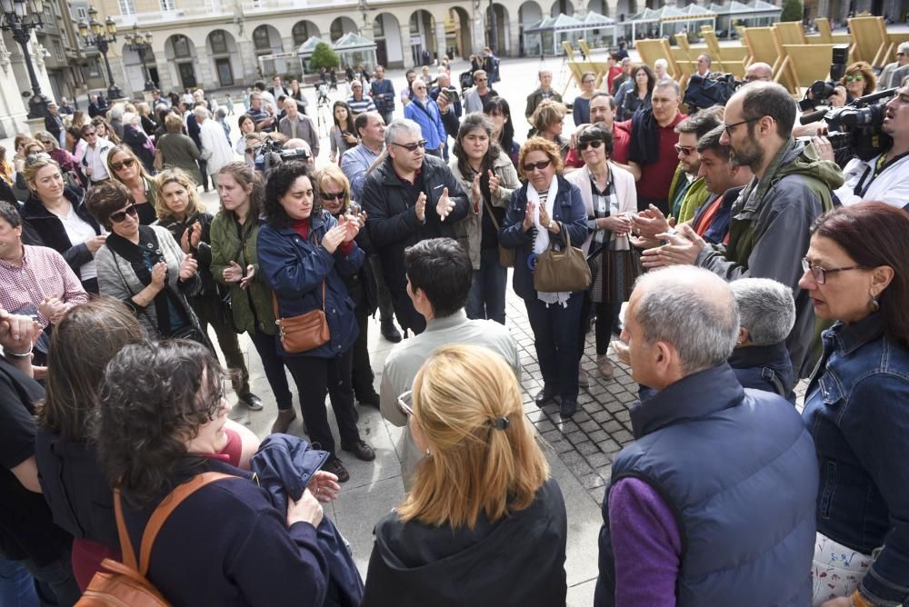 Minuto de silencio por el niño de A Coruña muerto