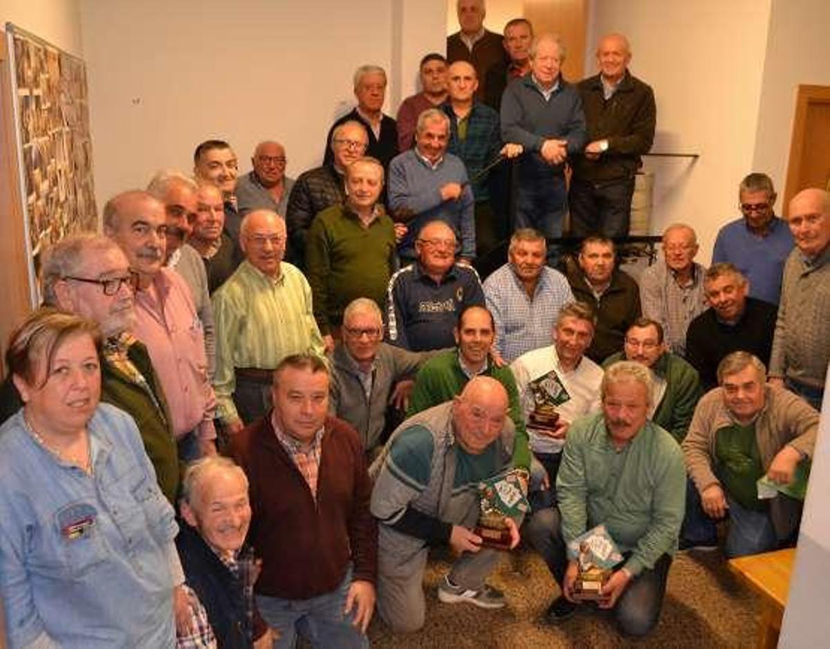 Los hermanos Luis y Enrique ganan el campeonato de tute de Brexo Lema