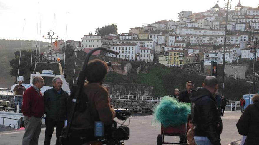 Un momento del rodaje de ayer en el muelle lastrín.