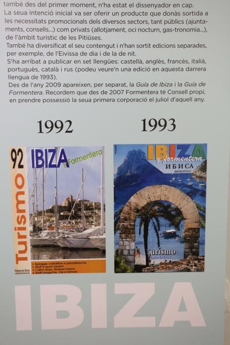 Recopila la visión de las islas que se ha difundido a través de los libros y guías de viajes desde 1851