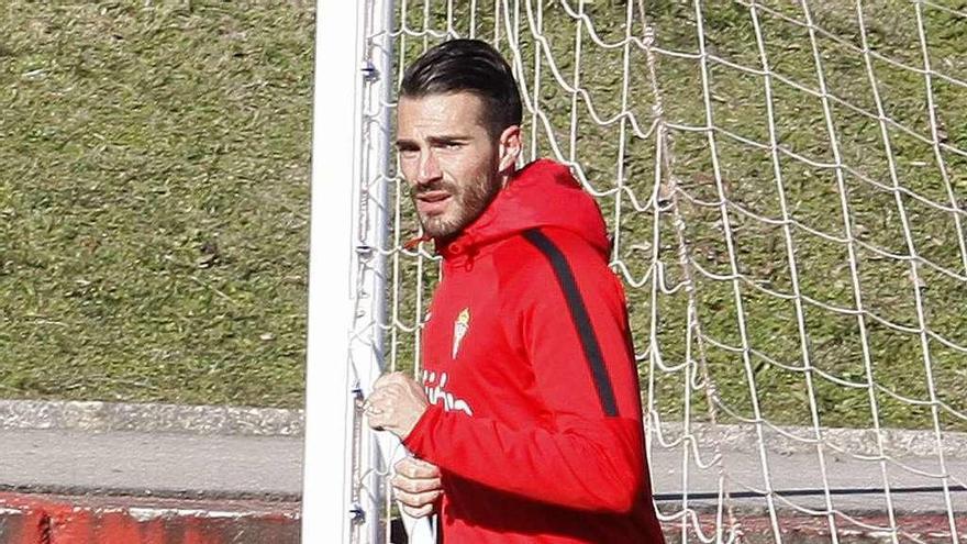 Xavi Torres, durante el entrenamiento de ayer en Mareo.