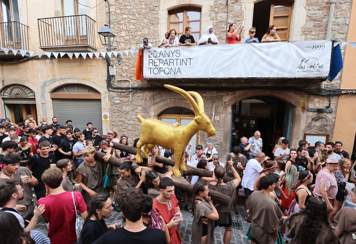 Les millors imatges de la cercavila de la Cabra d'Or, a Moià