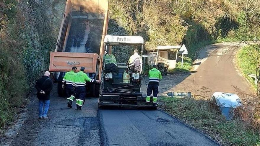 Valdés mejorará los viales de la parroquia de La Montaña