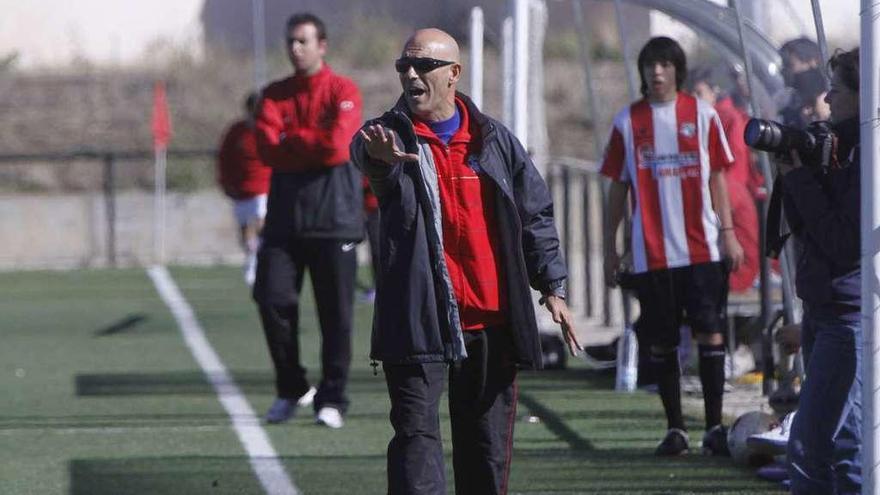 Antonio Calvo Coria en un encuentro con el juvenil rojiblanco.