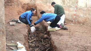 Salen a la luz los restos de quince personas más en Son Coletes