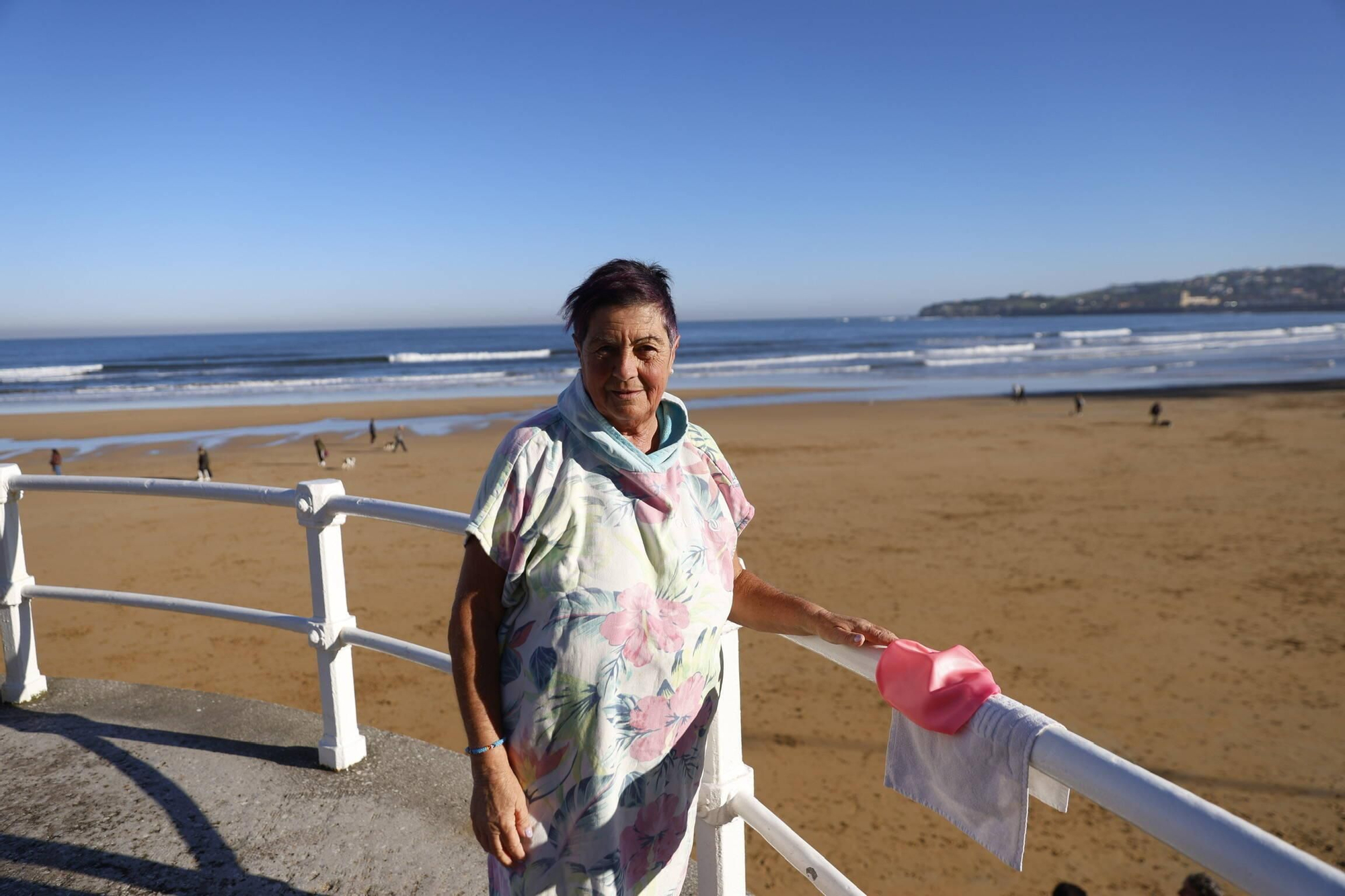 En imágenes: Las bajas temperaturas no frenan a los bañistas de San Lorenzo