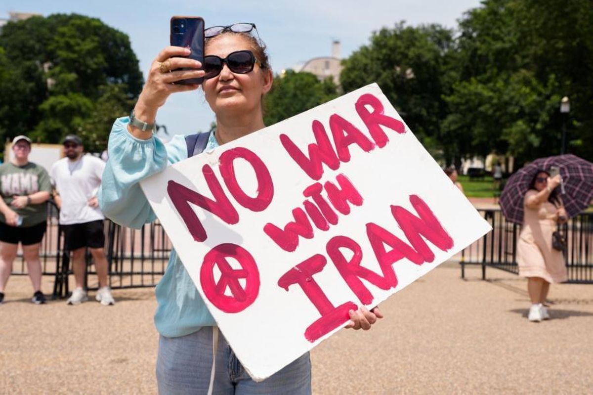 Protestas contra la guerra en Irán frente a la Casa Blanca
