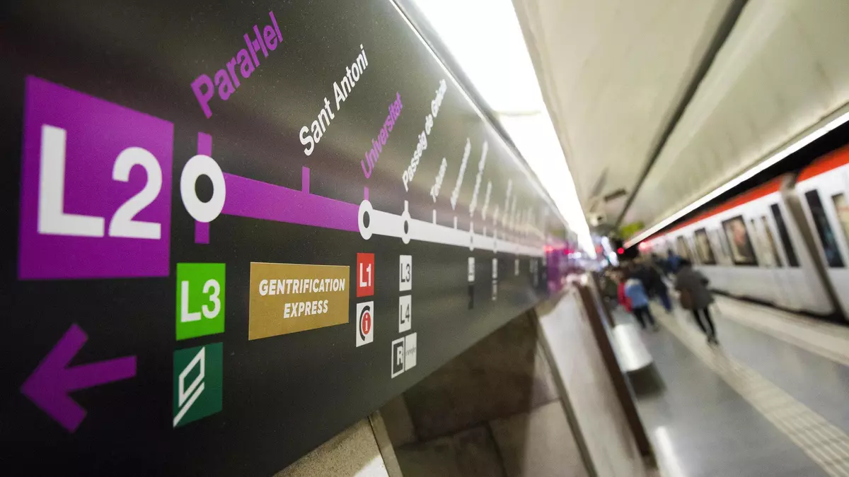 Un ‘tiktoker’ corre por la línea 2 del metro de Barcelona de principio a fin