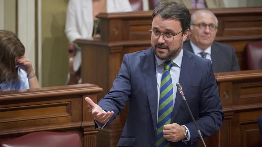 Un senador del PP llama &quot;pollaboba&quot; a Garzón por sus palabras sobre la carne