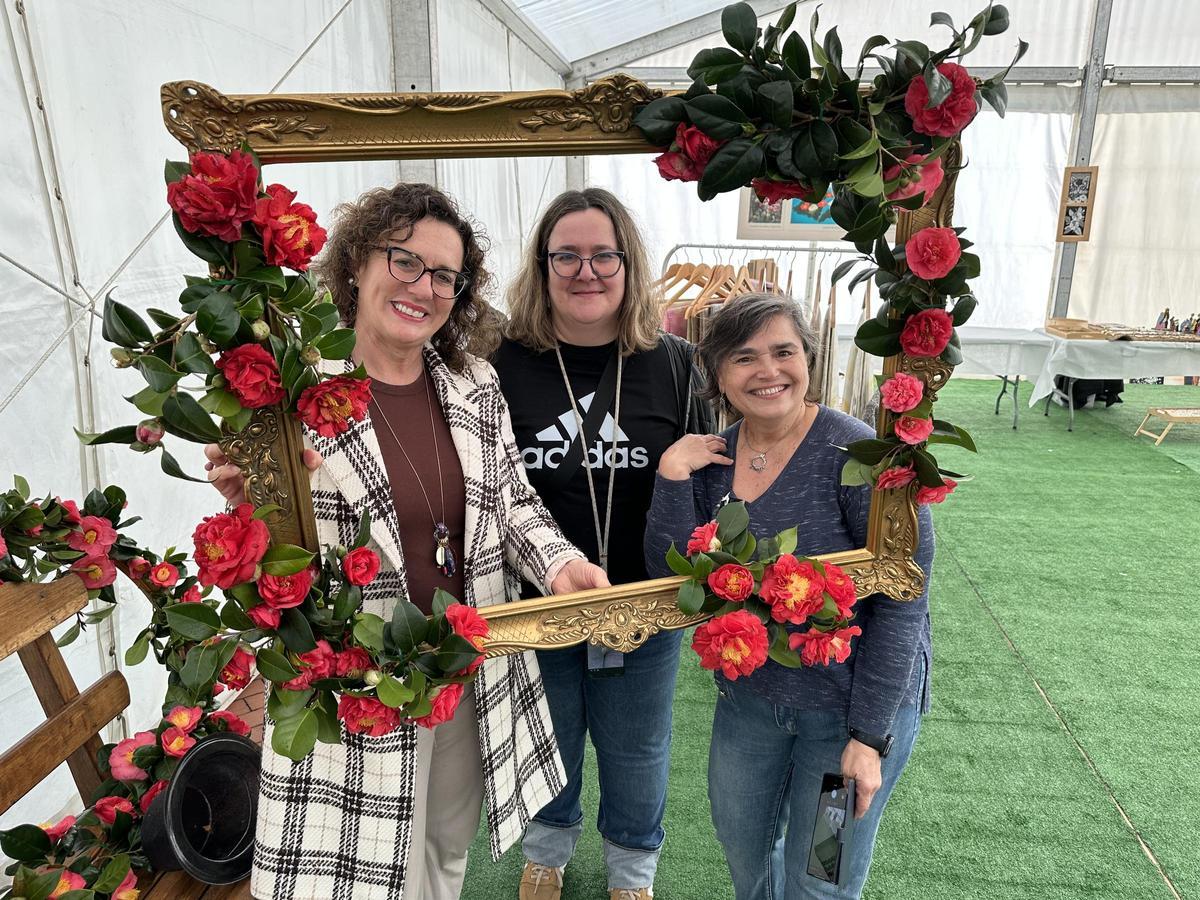 Por la izquierda, Conchi Martínez, Goizalde Lapoza y Bibiana Fernández.