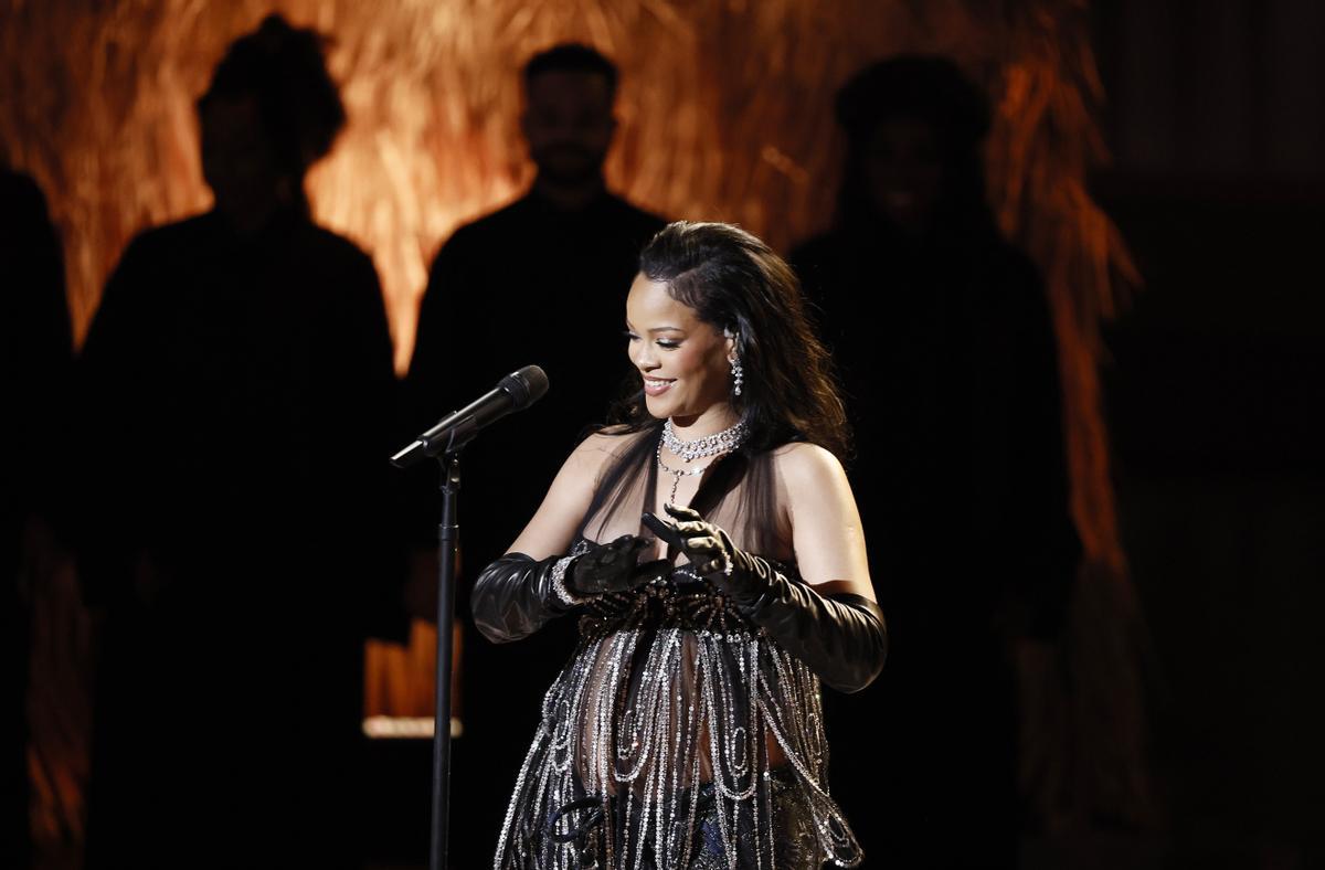 Rihanna interpreta Lift me up en los Oscar 2023