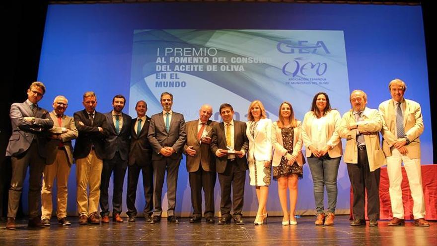 Prieto Reina, Molino del Genil y San Vicente, premios Pedro León