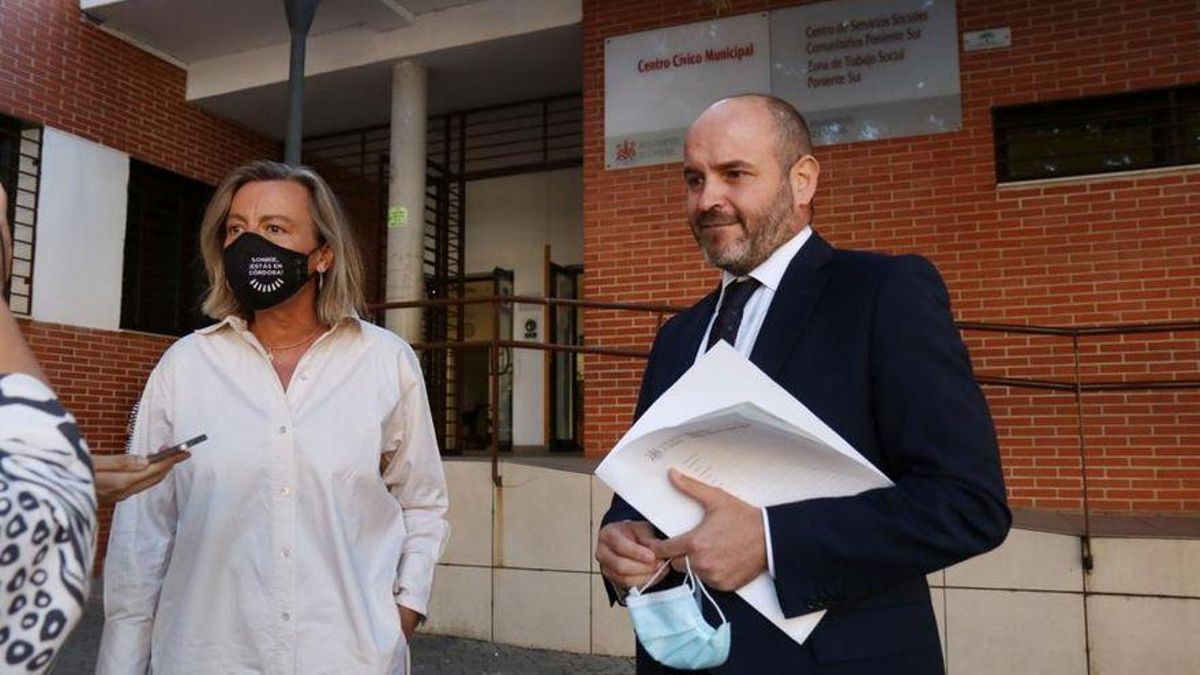 La delegada de Turismo, Isabel Albás, y el delegado de Inclusión, Bernardo Jordano.
