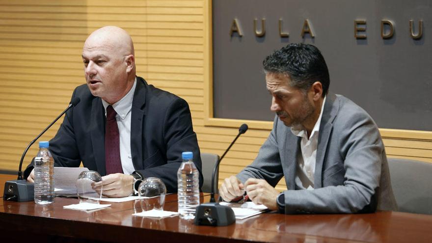 Francisco Cañadas, de Fundación Unicaja, y Samuel Linares, de Cruz Roja, en la presentación del proyecto.