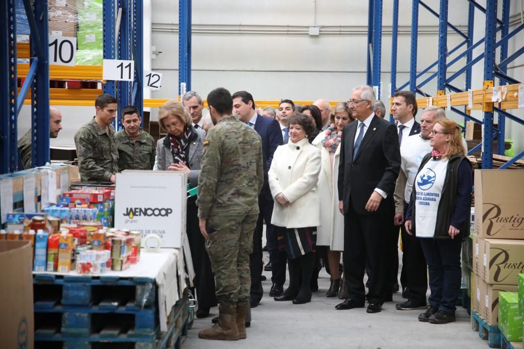 La Reina Sofía visita el Banco de Alimentos en Córdoba