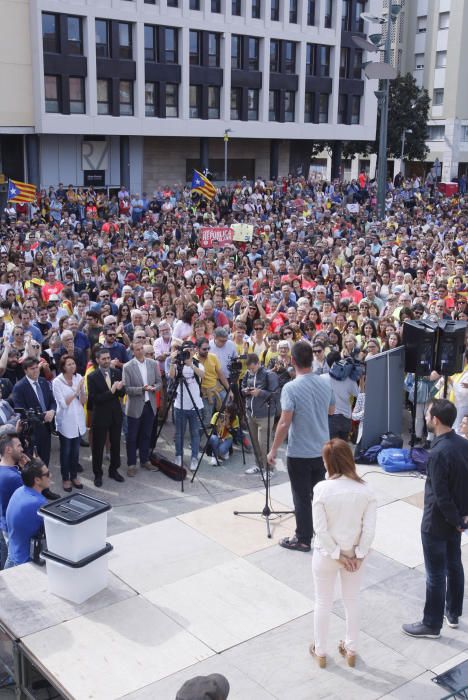 Concentració a la Plaça U d''octubre