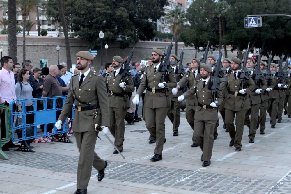 Acto solemne de arriado de bandera por el Día de las Fuerzas Armadas