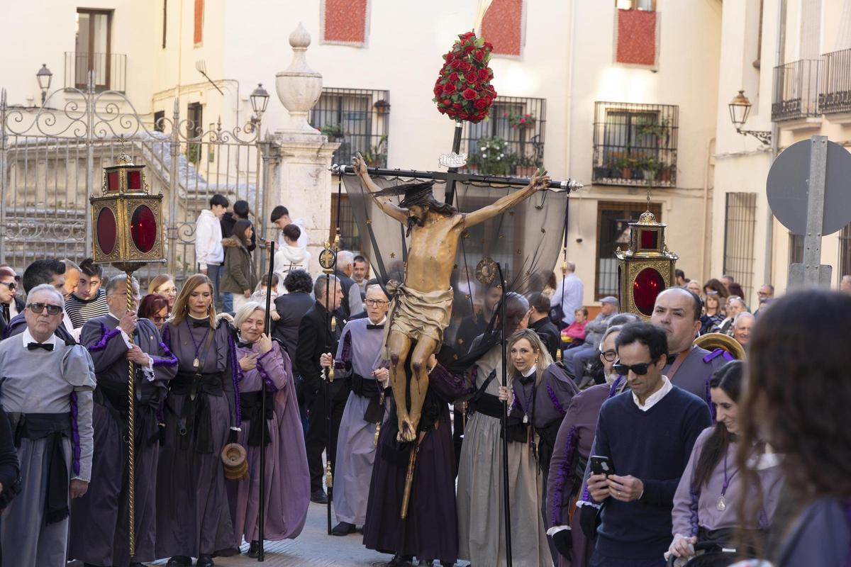 La solemne procesión del Santo Entierro de Xàtiva, en imágenes
